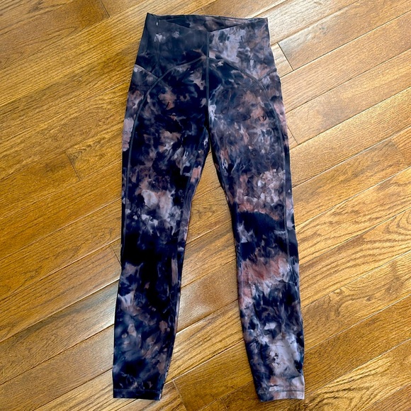 EUC Lululemon High Rise Leggings - Picture 1 of 3